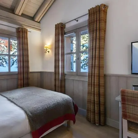 Contact Us At What App - 0041-798-079-427 To Book!! - 8 Bedrooms Chalet In 1850 Villa *